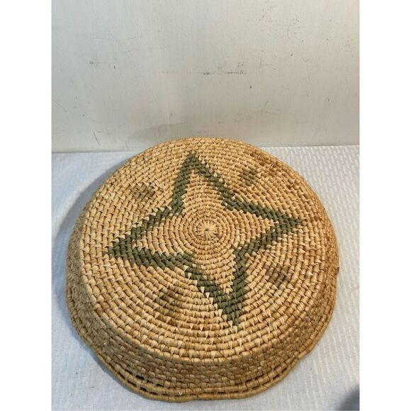 Natural basket with design 15.5” diameter - Picture 2 of 4